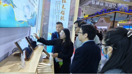 文獻“活”起來，文化“走”出去<div>——“八閩書房”亮相省旅游交易會 </div>